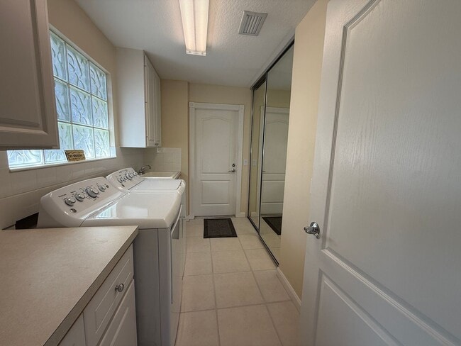 Building Photo - Elegant 2 Bedroom 2 Bath Villa Villagewalk in Palmer Ranch