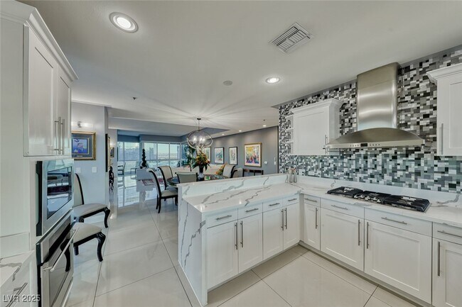 Building Photo - 4575 Dean Martin Dr