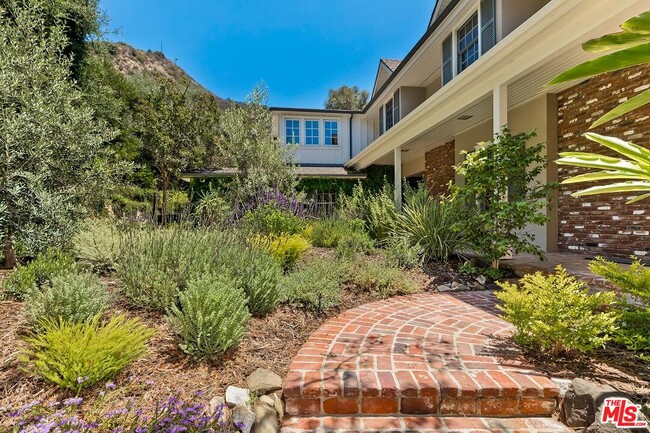 Building Photo - 7972 Mulholland Dr