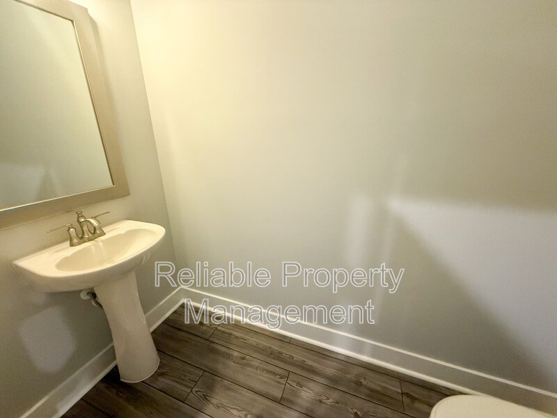Building Photo - 37 N Laird Dr