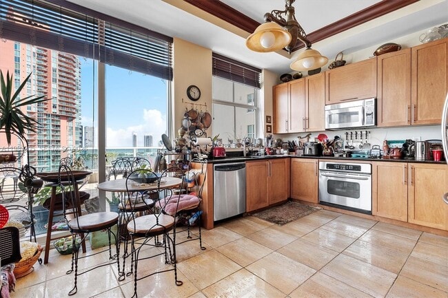 Building Photo - 3340 NE 190th St