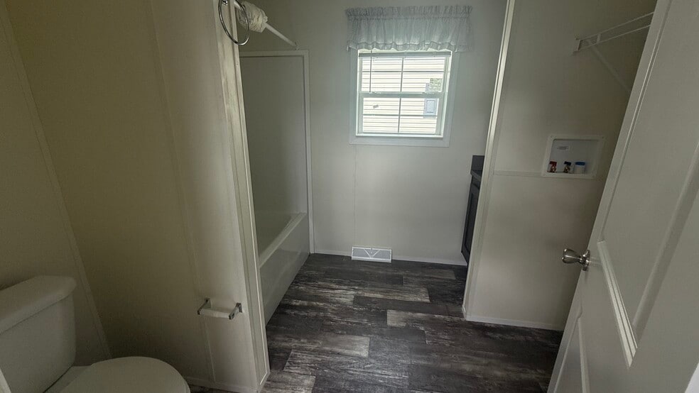 Building Photo - 5 Winesap Ln