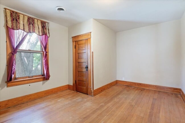 Building Photo - Spacious 4 Bedroom Home for Rent in Council Bluffs