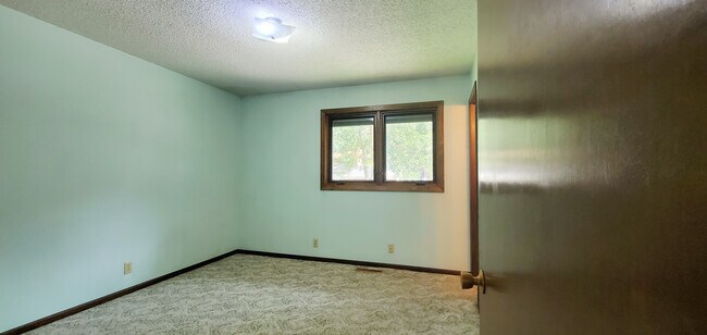 Building Photo - 820 Indian Hills Dr