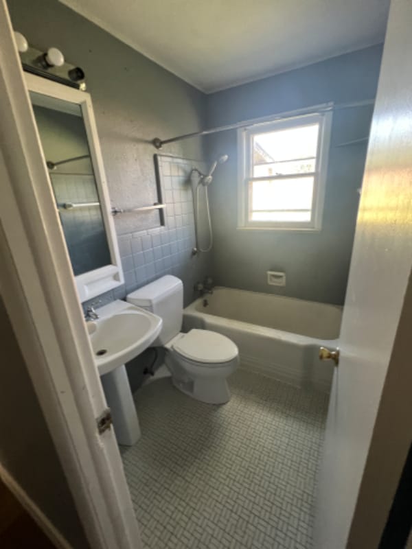 Building Photo - 2026 E Frank Phillips Blvd