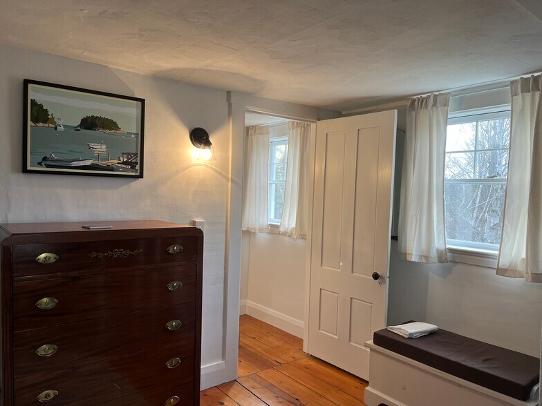 Building Photo - 9 Dunbar Dr