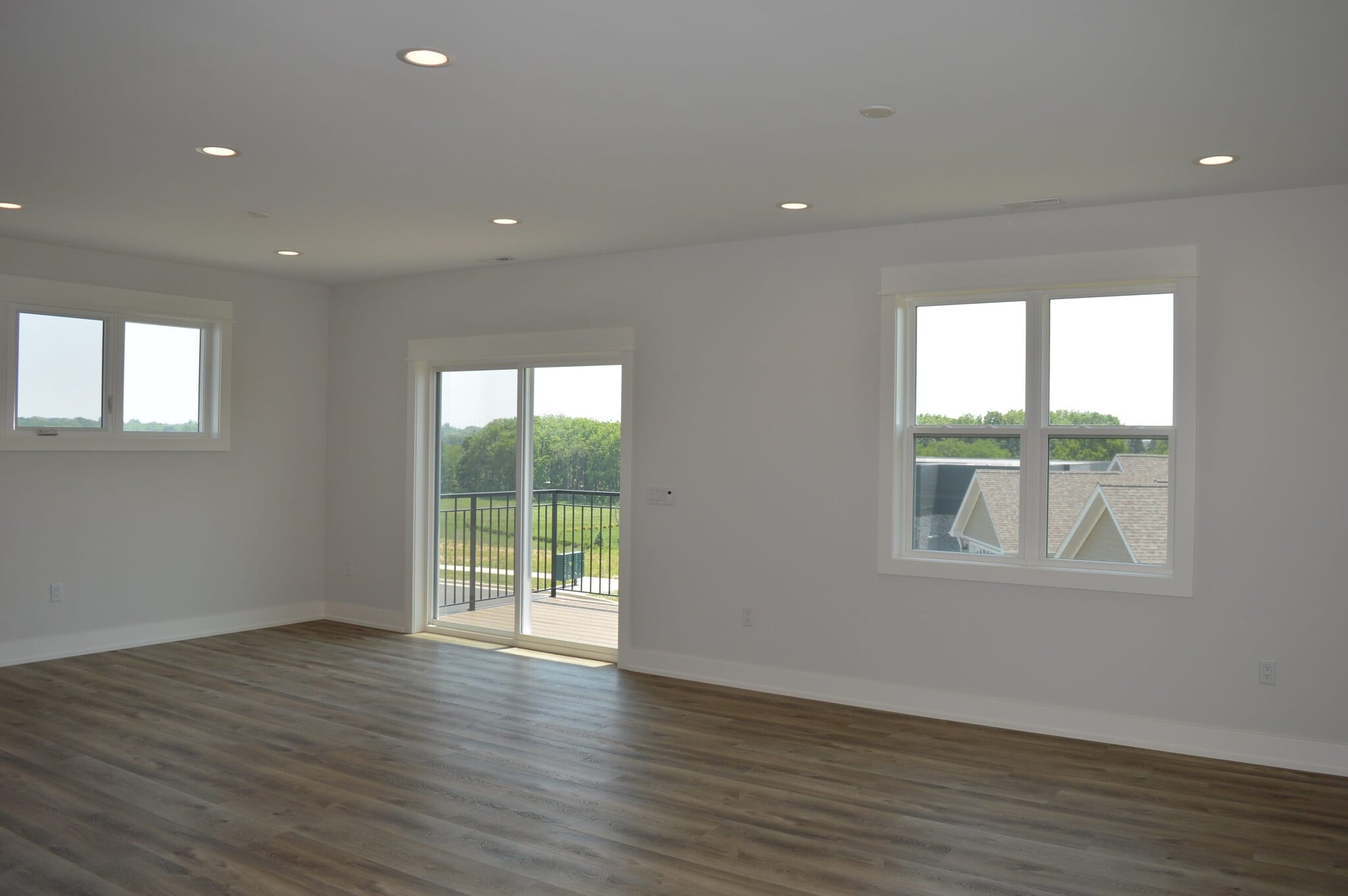 Building Photo - 219 3rd Ave