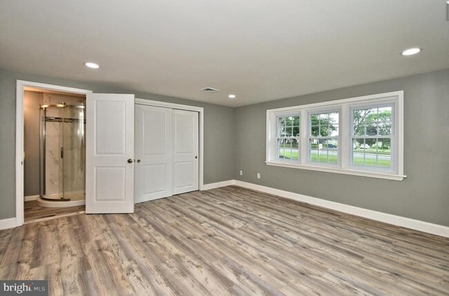 Building Photo - 205 Maple Ave