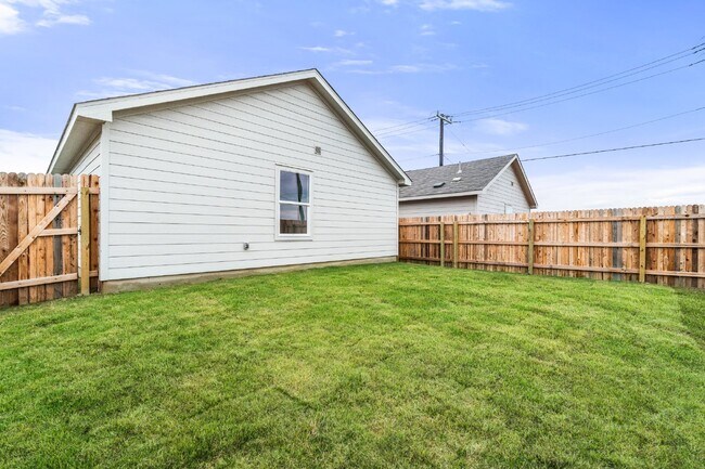Building Photo - 907 Stricker Path