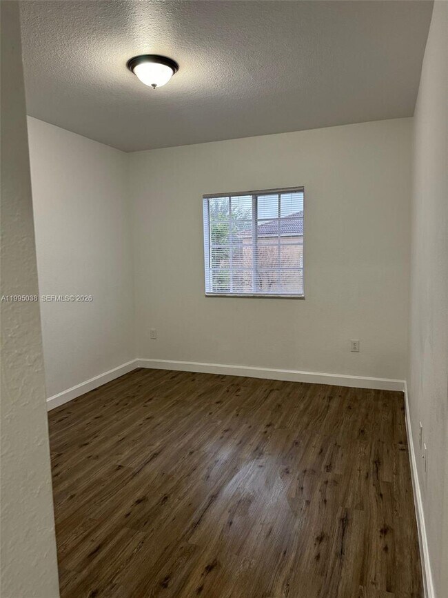 Building Photo - 319 SE 20th Terrace