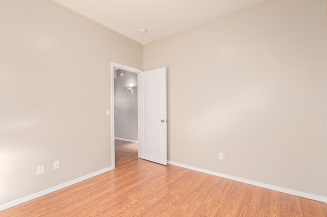 Building Photo - 9004 W Fullam St