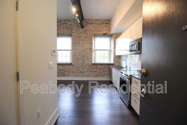 Building Photo - 515 N Washington St