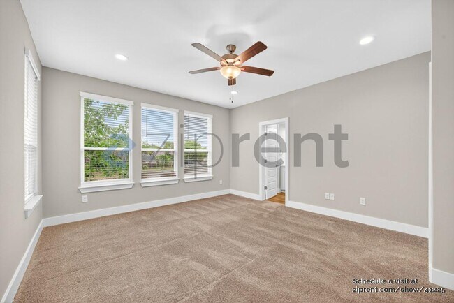 Building Photo - 1511 E Sandalwood Ln