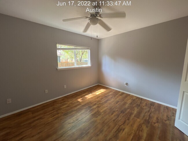 Building Photo - 2811 Crownspoint Dr