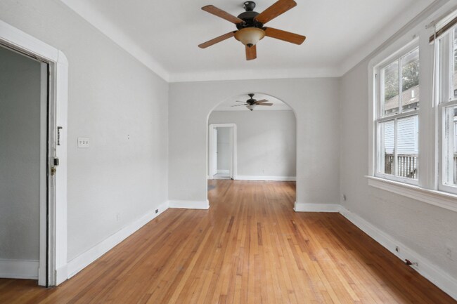 Building Photo - 3400 Louisiana Ave Pkwy