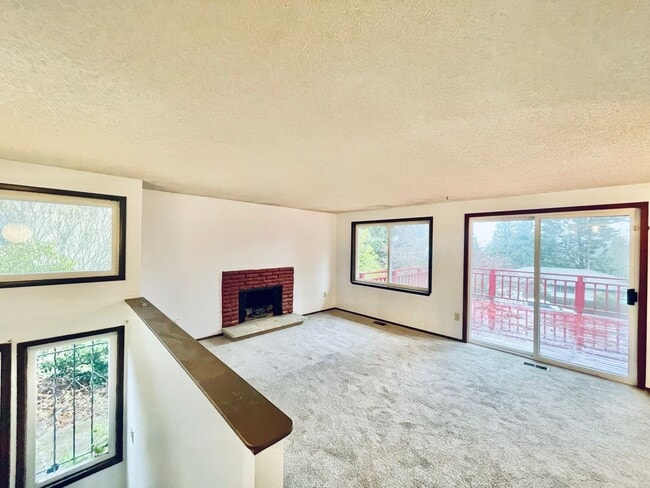 Building Photo - Tranquil House on Quiet South Delridge Street!