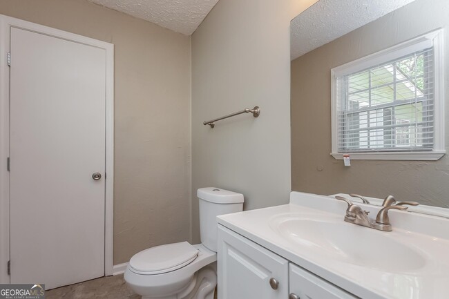 Building Photo - 6394 Waikiki Way