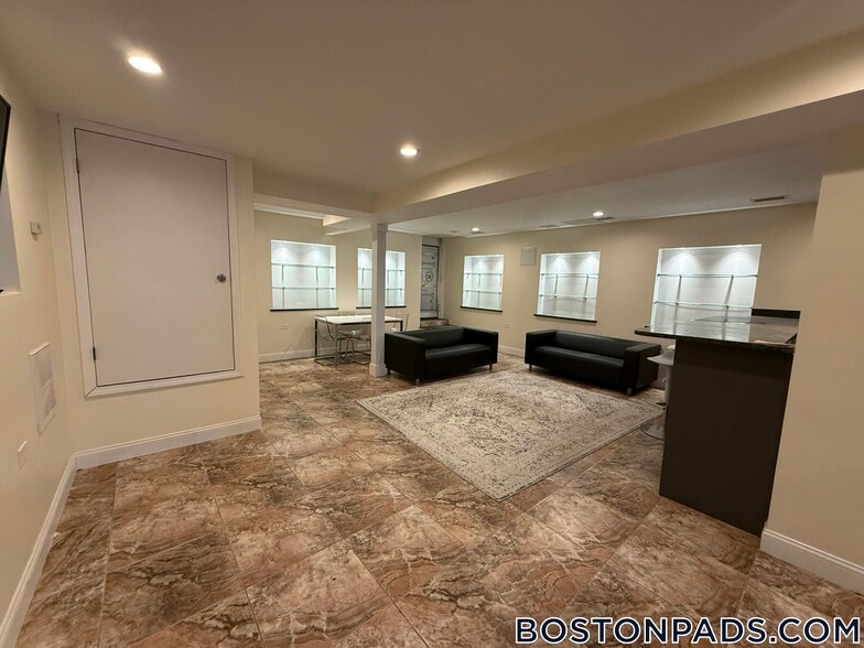 Building Photo - 25 St Marys Ct