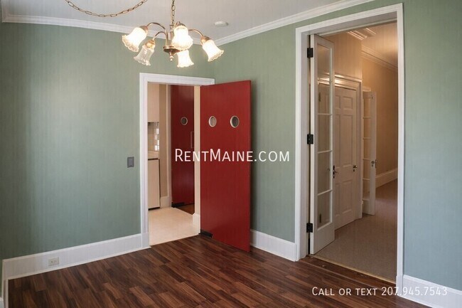 Building Photo - 97 Broadway