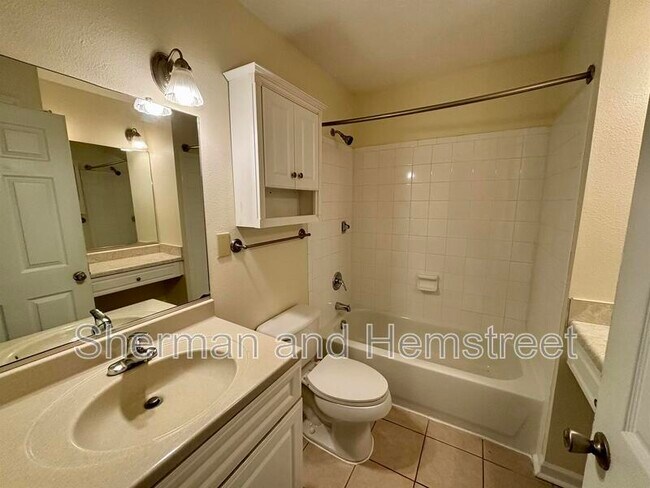 Building Photo - 2613 Berkshire Rd