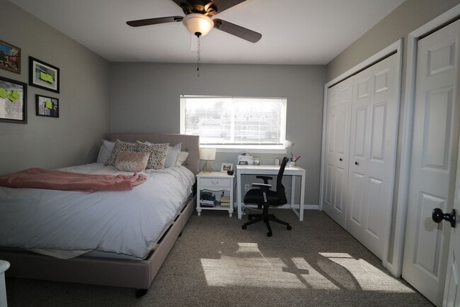 Building Photo - Awesome 4 bedroom duplex located in quite ...