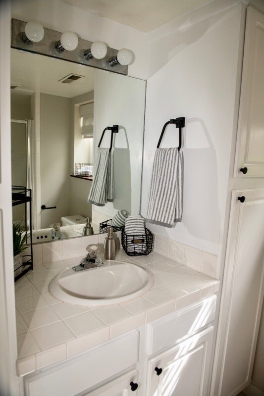 Building Photo - 9908 S Falconhurst Dr