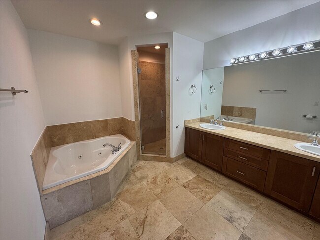 Building Photo - 2515 NE 18th St