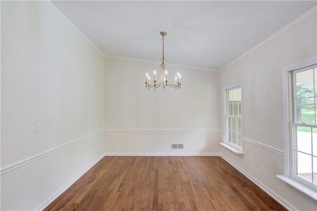 Building Photo - 770 Crest Valley Dr NW