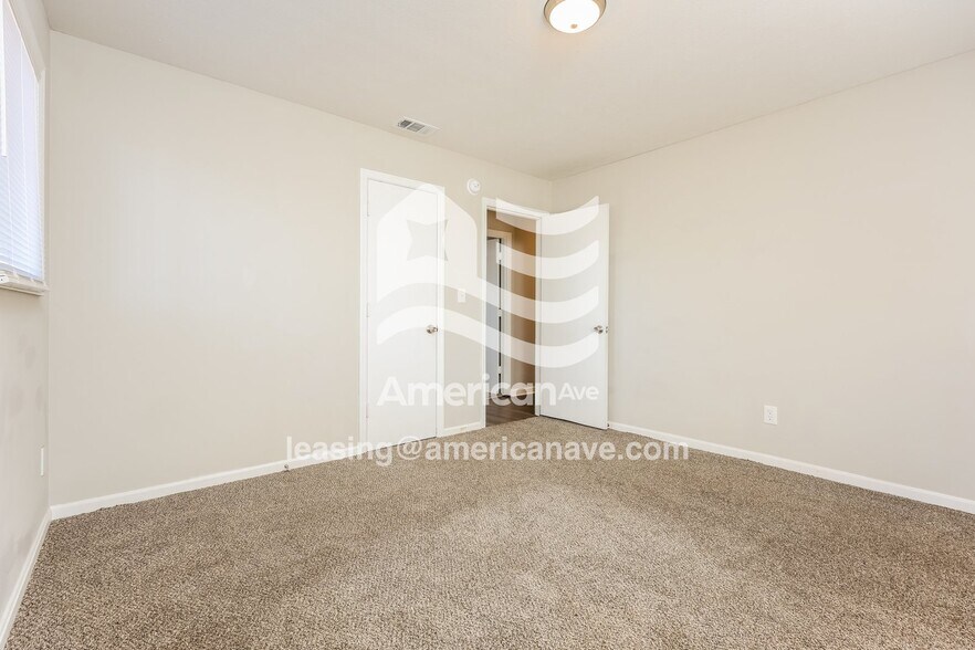 Building Photo - 5905 Luna Dr