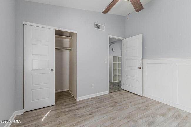 Building Photo - 1005 W Laguna Dr