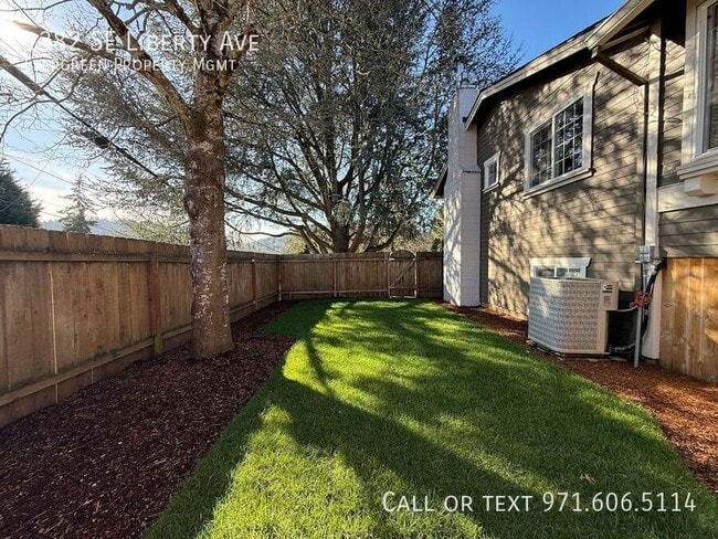 Building Photo - 1382 SE Liberty Ave