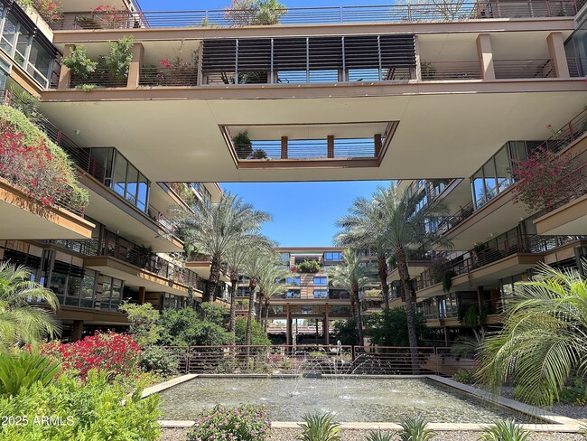 Building Photo - 7117 E Rancho Vista Dr