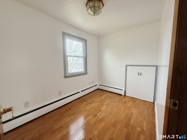 Building Photo - 91 Enright St