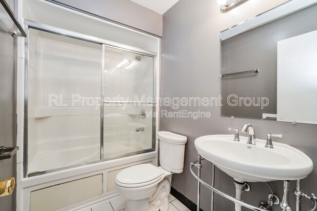 Building Photo - 1422 Weldon Ave