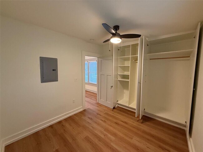 Building Photo - 1203 Military Ct