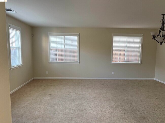 Building Photo - 5107 Fern Ridge Cir