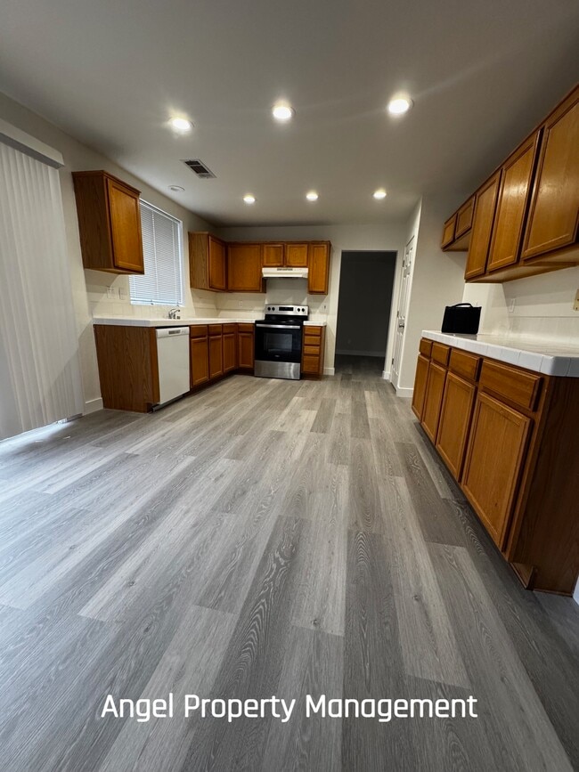 Building Photo - 1168 Oak Haven Way