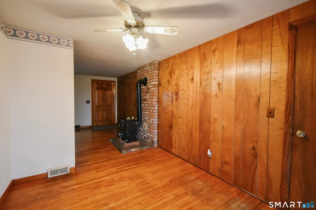Building Photo - 60 Wildwood Rd