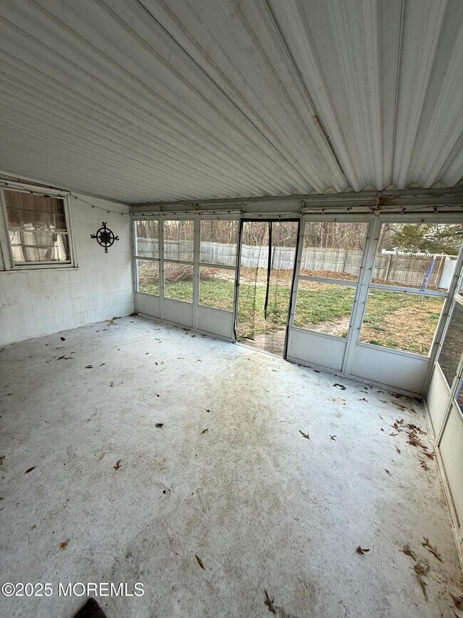 Building Photo - 324 Shady Brook Ln