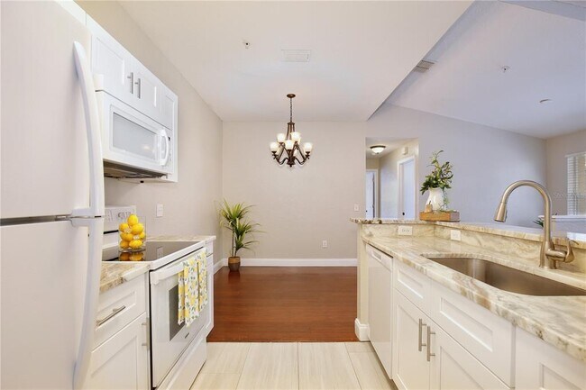 Building Photo - 860 Grand Regency Pointe