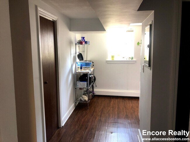 Building Photo - 61 Selkirk Rd