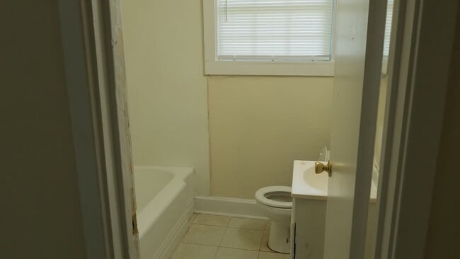 Building Photo - 3 Bedroom/1 Bath Home in Valdosta!!