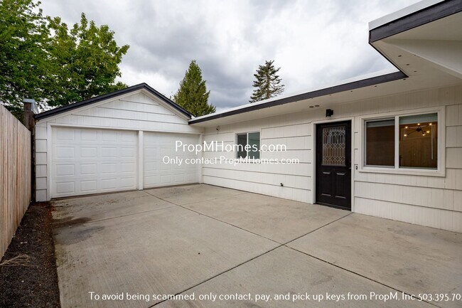 Building Photo - Well-Designed 1-Bedroom Duplex in Vibrant ...