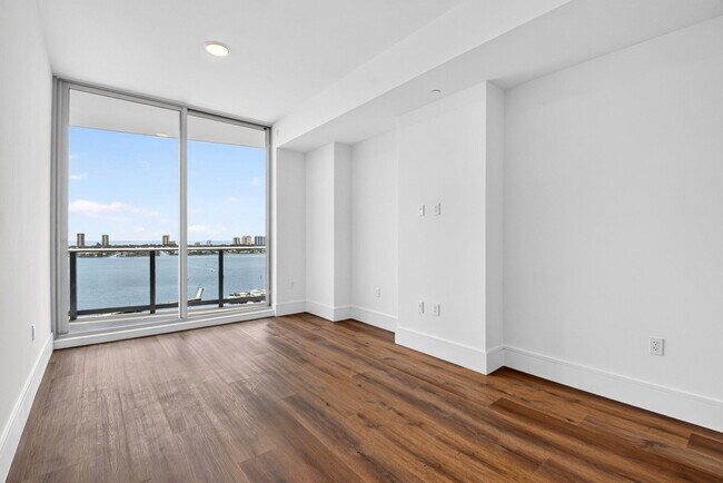 Building Photo - 220 Lake Shore Dr