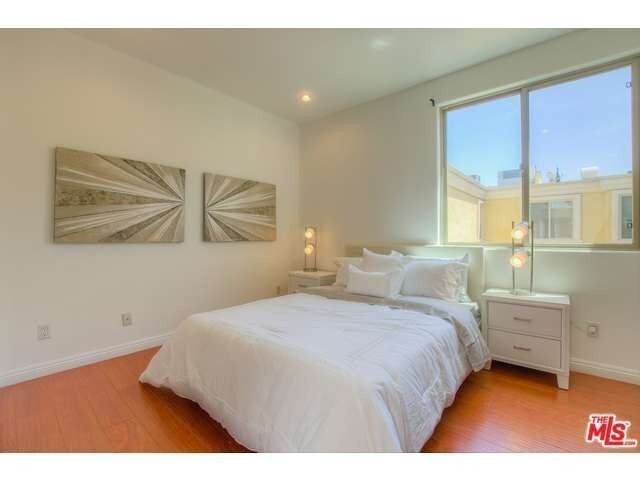Building Photo - Beautifully Updated Condo in NoHO