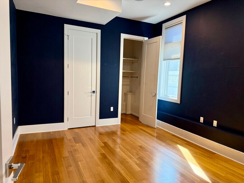 Building Photo - 5 Mohawk St