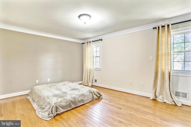 Building Photo - 10145 Colebrook Ave