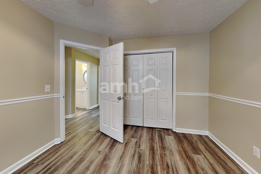 Building Photo - 2510 Baysridge Dr NW