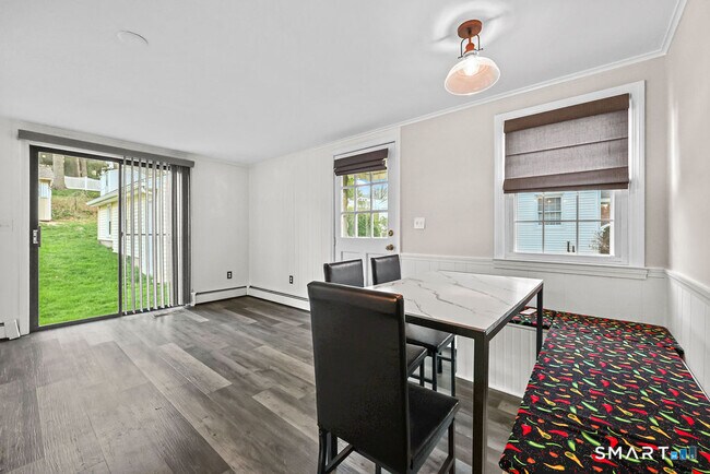 Building Photo - 575 S Main St