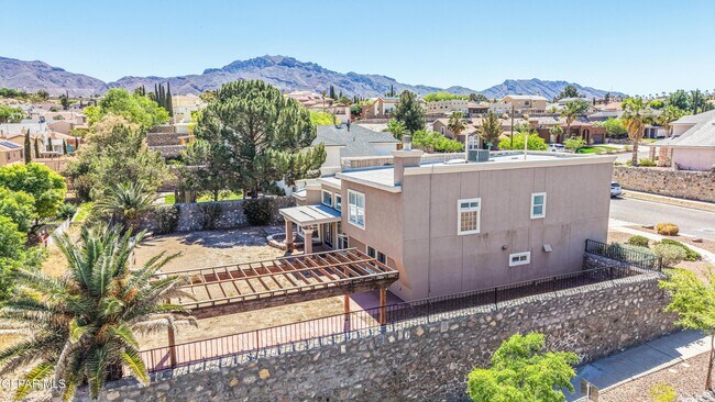 Building Photo - 6821 Pearl Ridge Dr